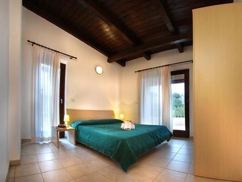 Aparthotel Gravina &